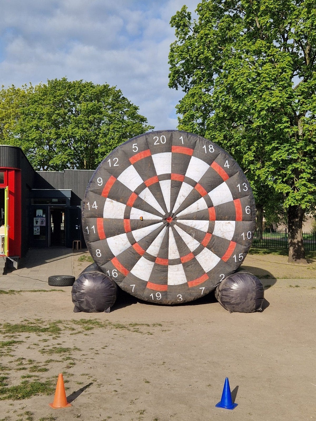 Voetbaldartbord te huur - Groot opblaasbaar dartspel, Ophalen of Verzenden, Gebruikt