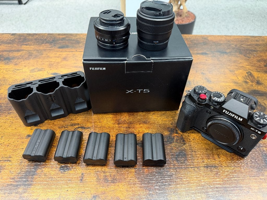 Fujifilm X-T5 complete + 2 lenzen + SmallRig + extra accu’s, GPS, Ophalen of Verzenden, Zo goed als nieuw, Fujifilm