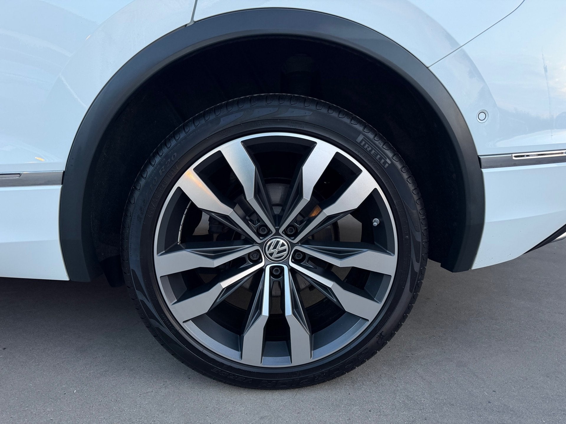 Volkswagen Tiguan Allspace 2.0 TSI 4Motion 3x R-Line Pano 5P, Auto's, Automaat, Dealer onderhouden, Gebruikt, 1984 cc