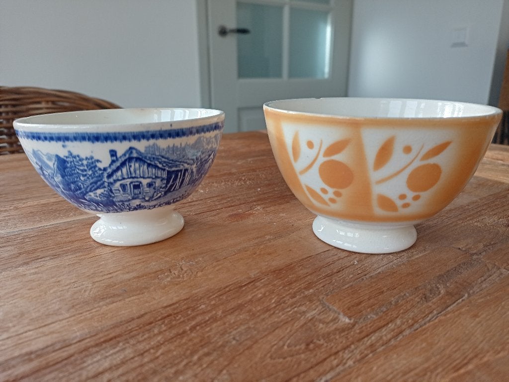 2 oude spoel/koffie kommen blauw/wit/geel, Ophalen of Verzenden