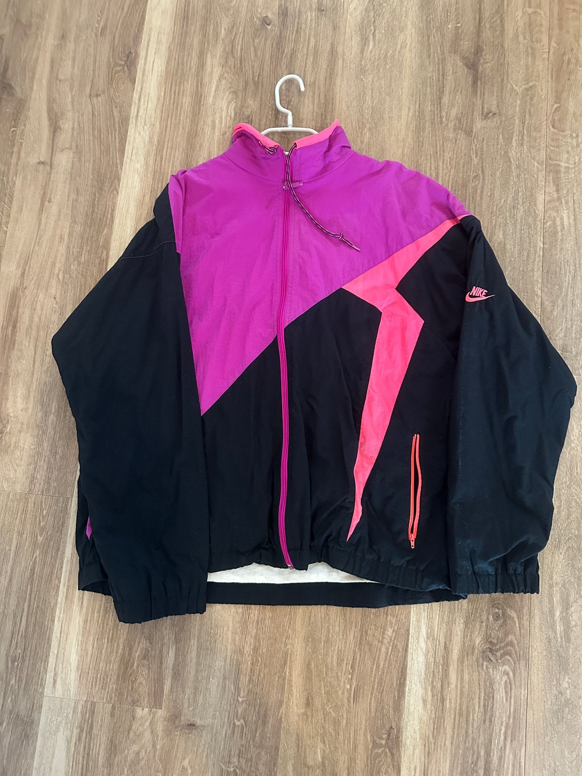 Vintage Nike Windbreaker Jack - Zwart/Paars/Roze, Ophalen of Verzenden, Zo goed als nieuw, Maat 52/54 (L), Zwart