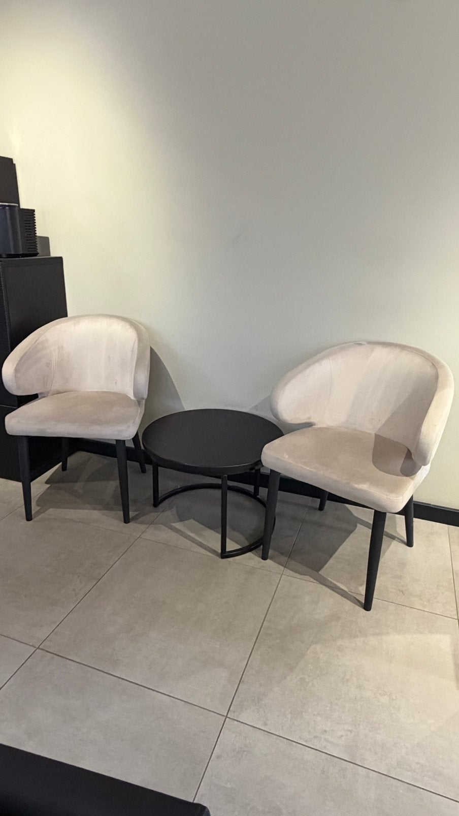 Stoelen met bijzettafel, Ophalen