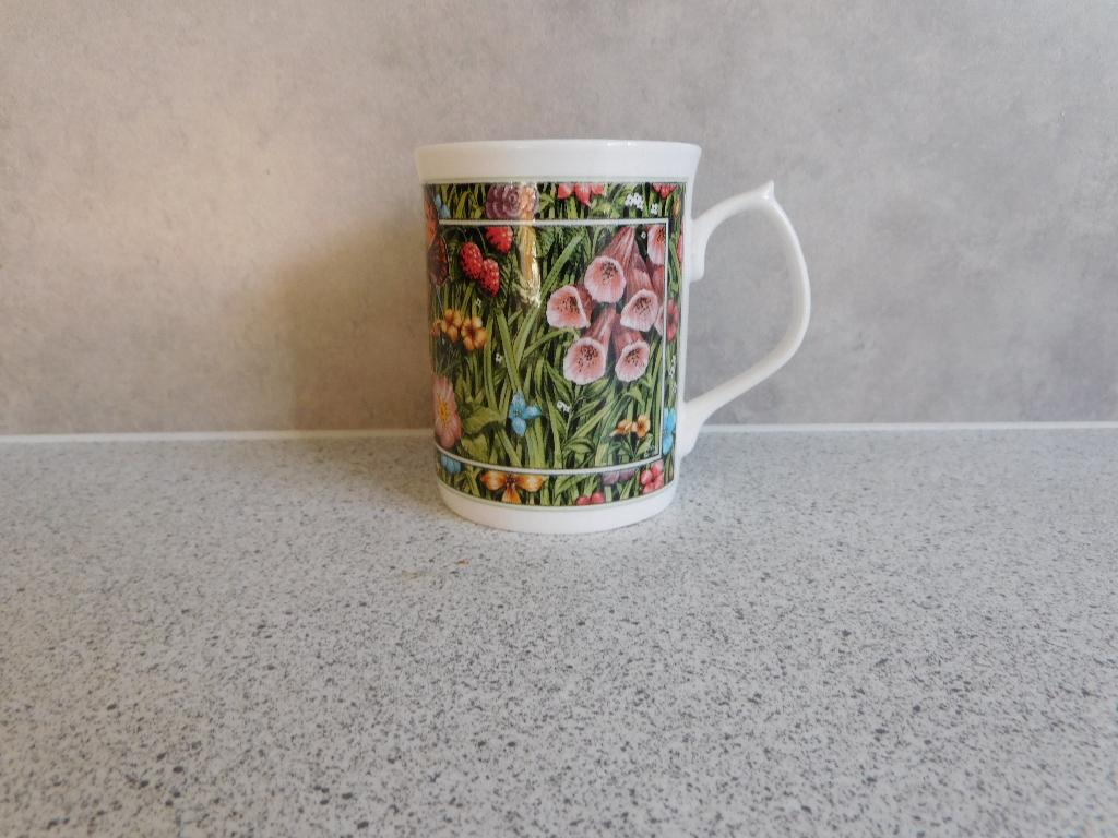 Mok Fine English Bone China Wilde Bloemen van Heemskerk, Huis en Inrichting, Keuken | Servies, Ophalen of Verzenden, Zo goed als nieuw