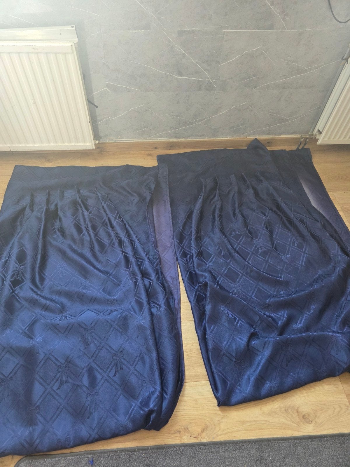 Donkerblauwe gordijnen met patroon, Ophalen, Zo goed als nieuw, Gordijn, Verduisterend