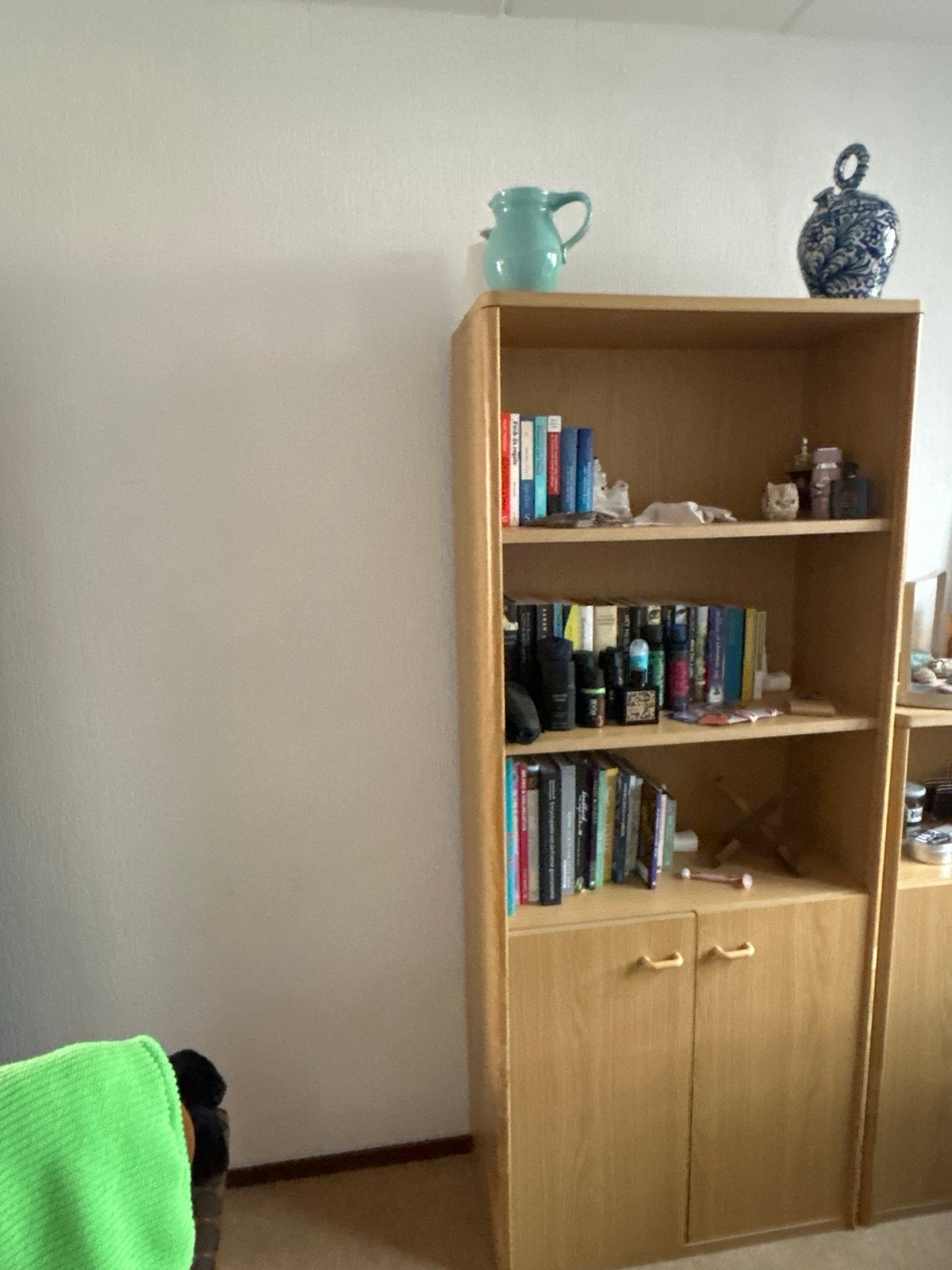 Vintage houtlook boekenkast met 2 deurtjes, Ophalen, Gebruikt, 50 tot 100 cm, 150 tot 200 cm