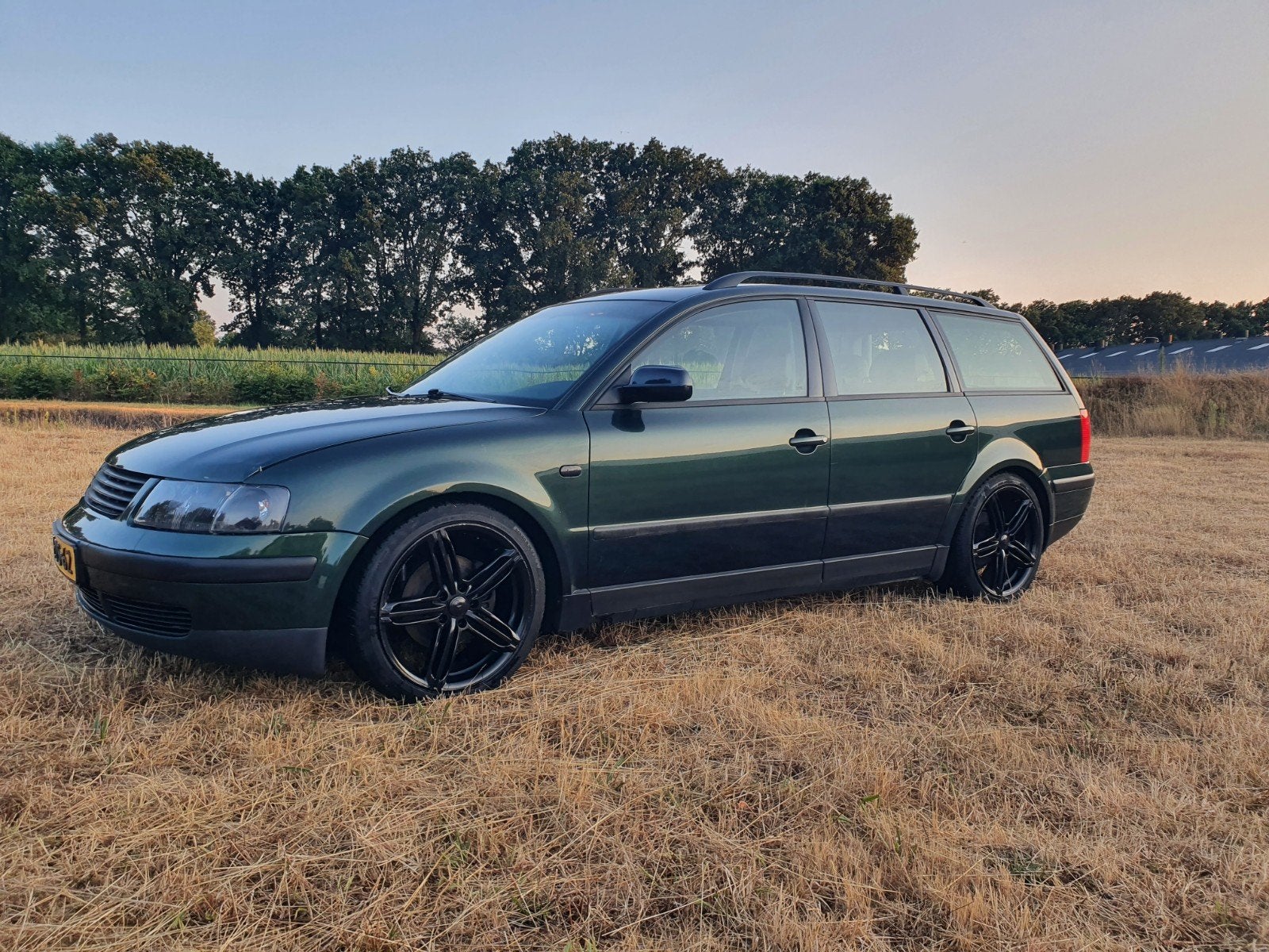 Volkswagen Passat 2.3 Variant 110KW 1998 Groen, Auto's, Voorwielaandrijving, 1357 kg, Zwart, 700 kg