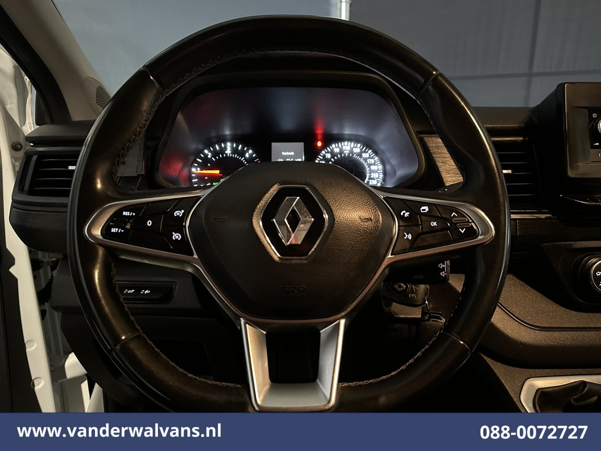 Renault Trafic 2.0 dCi 130pk L2H1 Euro6 Airco | Imperiaal |, Auto's, Voorwielaandrijving, Dealer onderhouden, Stof, Gebruikt