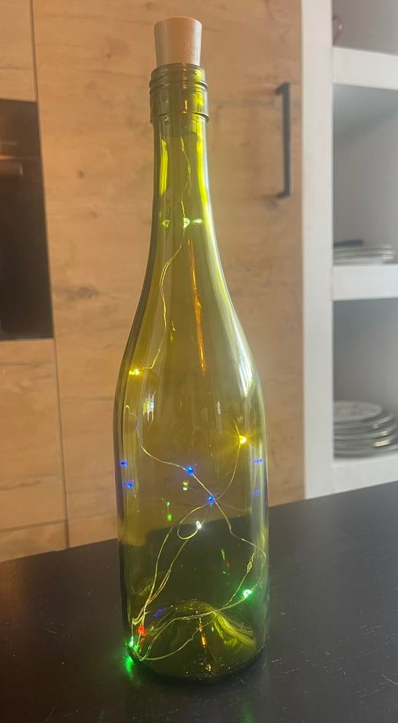 Glazen groene fles met ledlichtjes, Ophalen, Zo goed als nieuw, Groen, Glas
