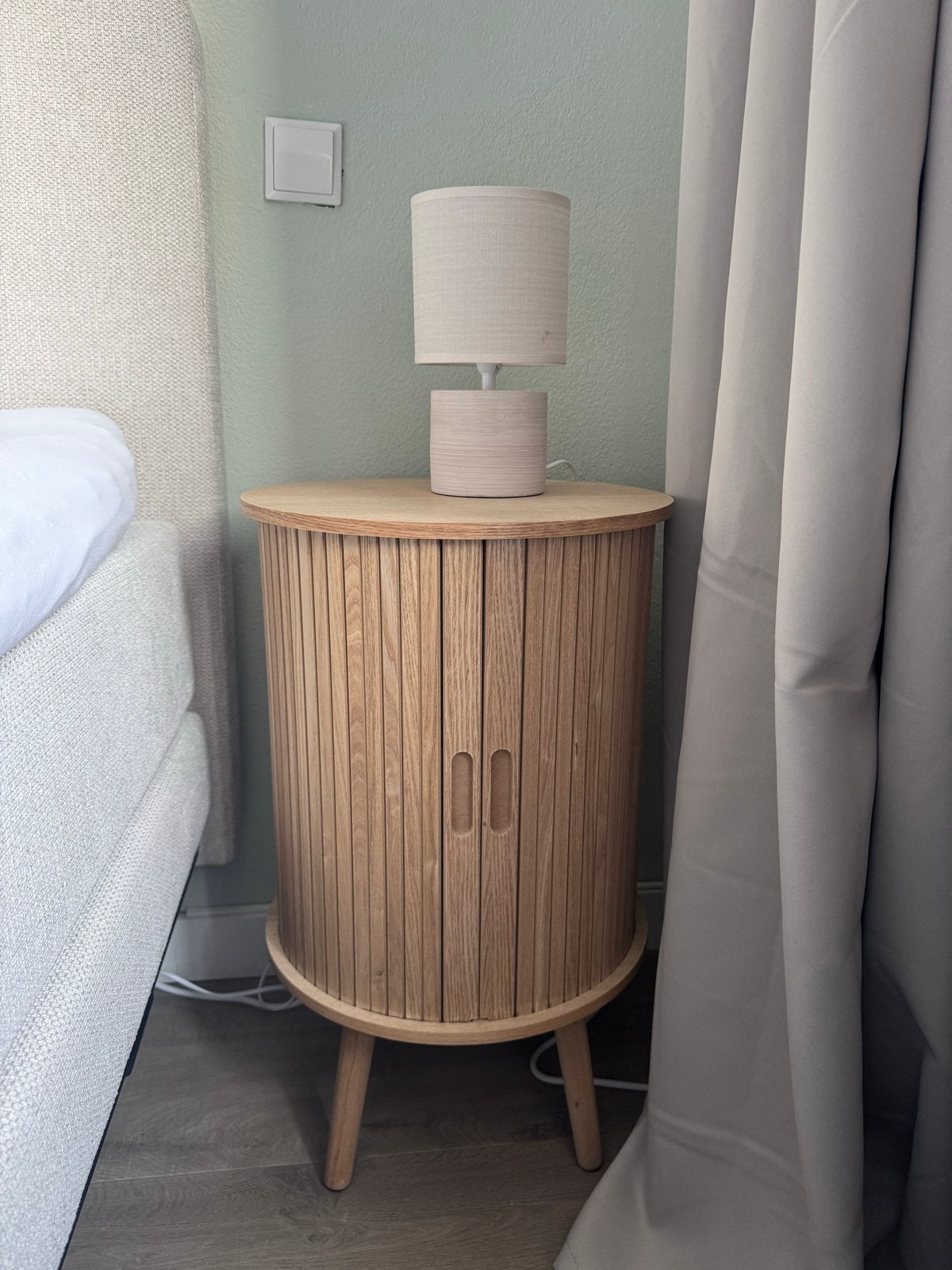 2x nachtkastjes Uppsala rond hoog  - ø40x65 cm (Xenos), Huis en Inrichting, Ophalen, Zo goed als nieuw