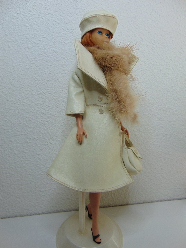 London Tour #1661 Barbie-outfit uit 1966 van Mattel,, Verzamelen, Ophalen of Verzenden, Zo goed als nieuw, Kleertjes