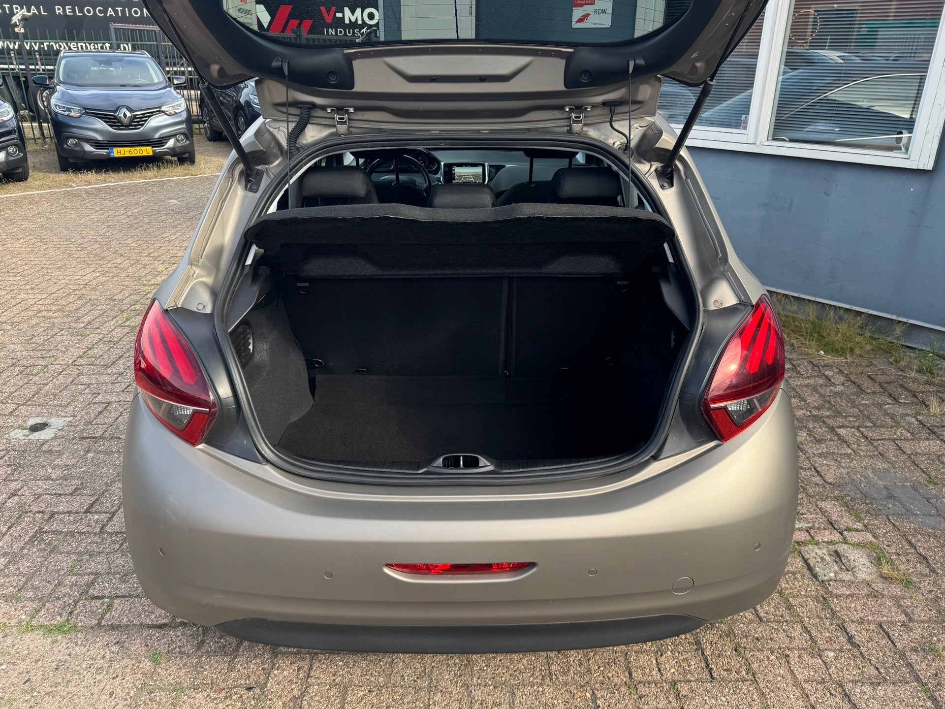 Foto 9 van Peugeot 208 1.2 PureTech Allure|Carplay|Navi|Cruise|Climate|
