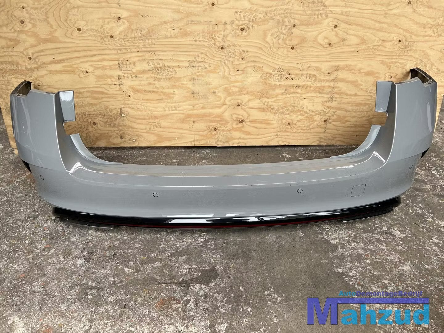 SKODA OCTAVIA 4 COMBI STATION RS Grijs achterbumper 2019+, Bumper, Skoda Auto a.s., Gebruikt, Infoline@skoda-auto.cz