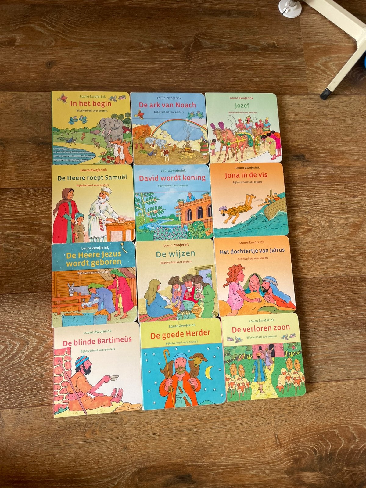 Set van 12 kartonboekjes, Ophalen of Verzenden, Zo goed als nieuw, 1 tot 2 jaar