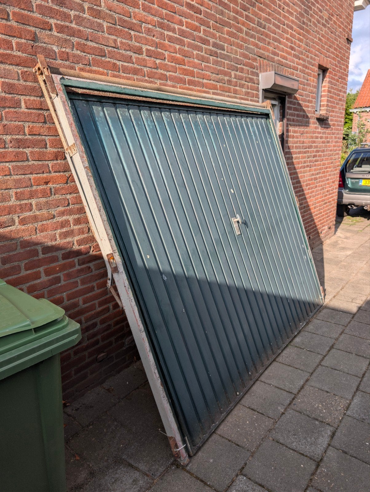 Gratis af te halen: Stalen garagedeur / kanteldeur, Ophalen, Gebruikt, 200 cm of meer, 200 cm of meer
