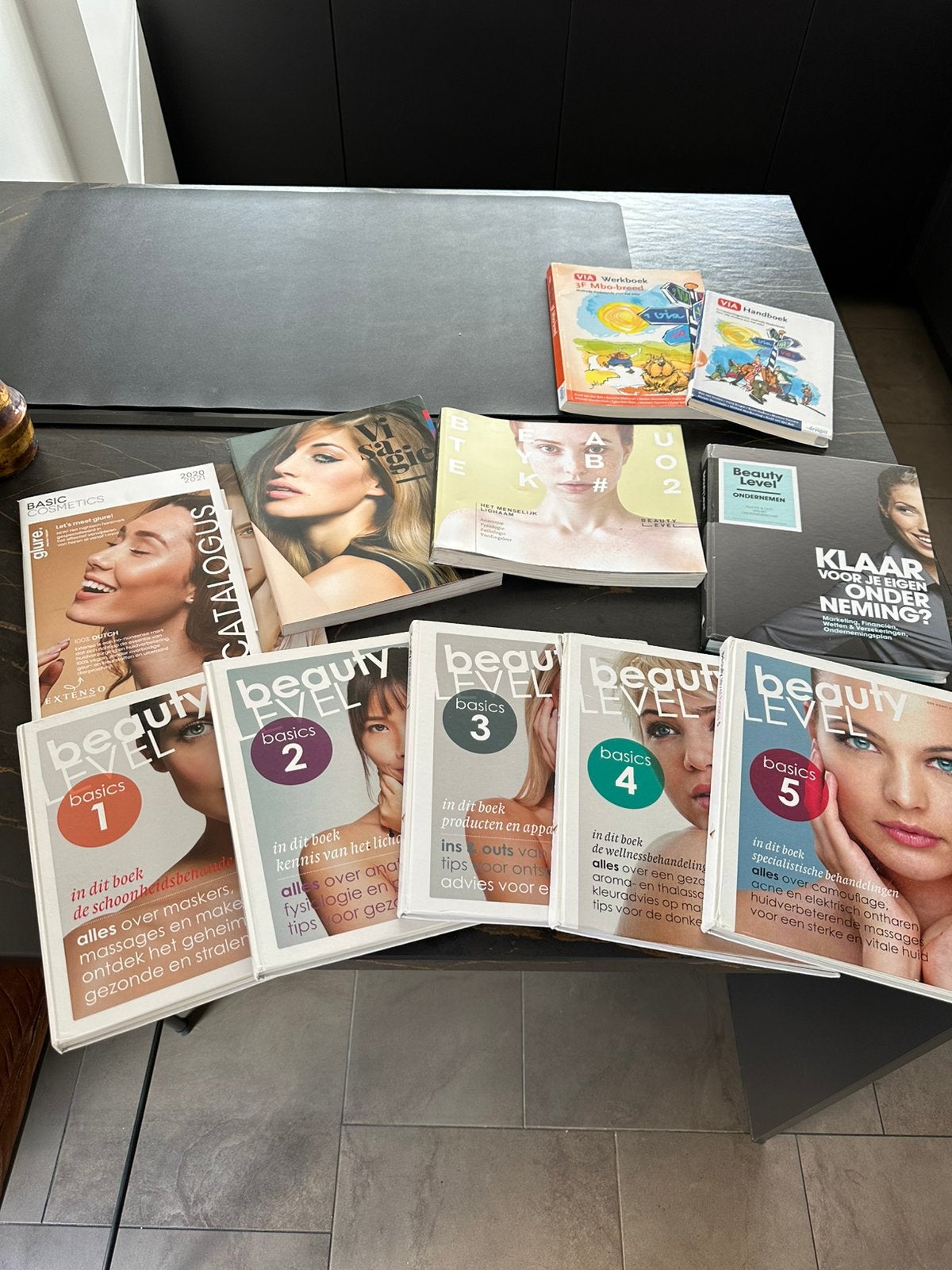 Schoonheidsspecialist opleiding boeken, Ophalen, Beta, Zo goed als nieuw, MBO