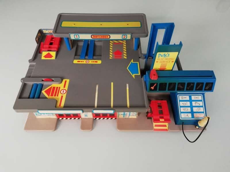 Vintage Matchbox garage., Ophalen