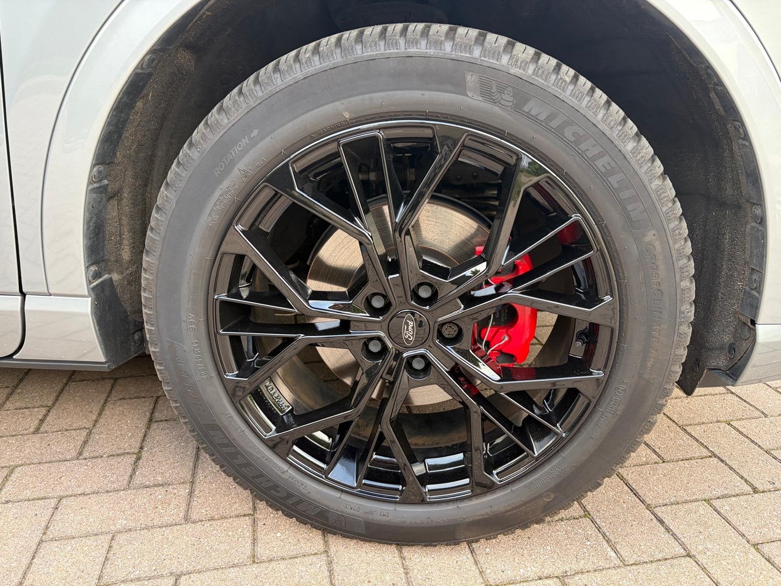 Foto 7 van Ford Kuga 2.5 PHEV St-line X Black Style | Trekhaak | Winter