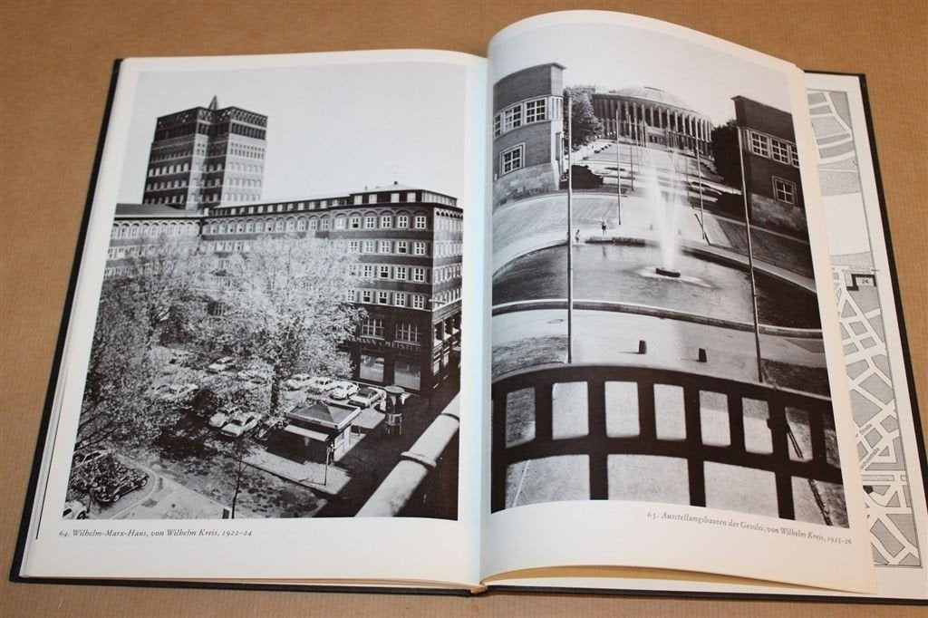 Dusseldorf — Fotoboek over Stad en Architectuur 1971, Ophalen of Verzenden, Gelezen, Overige gebieden