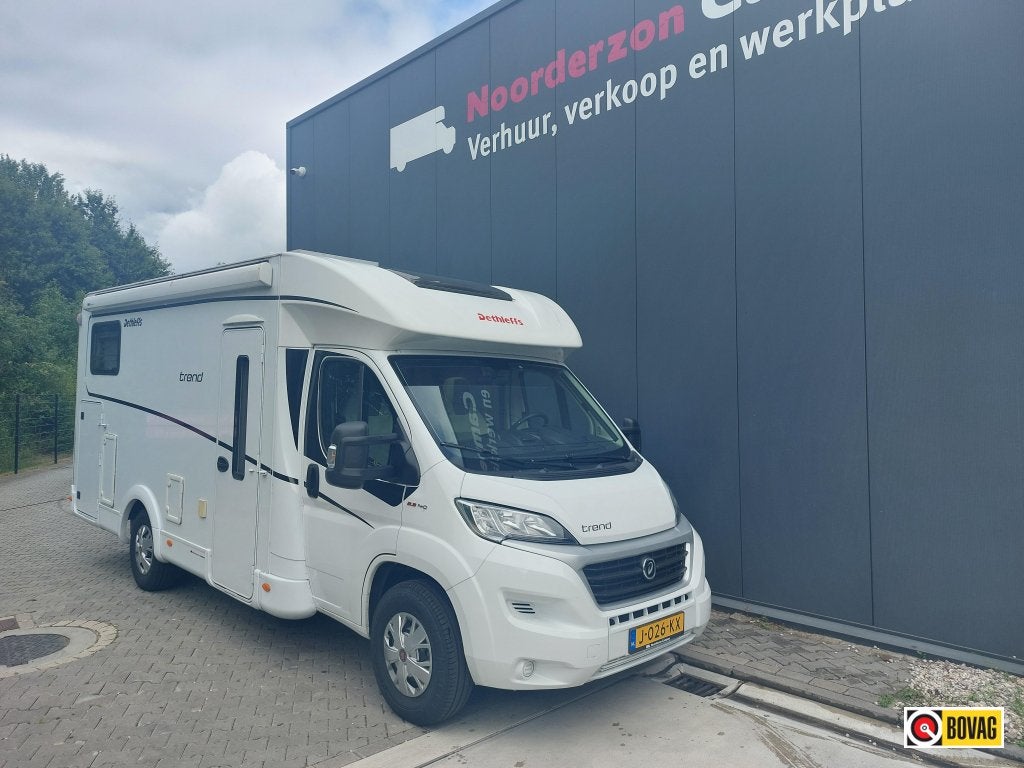 Dethleffs Trend 6717 EB - Zonnepaneel - Bearlock, Caravans en Kamperen, Campers, Standaard zit, Ringverwarming, Fiat, 6 tot 7 meter