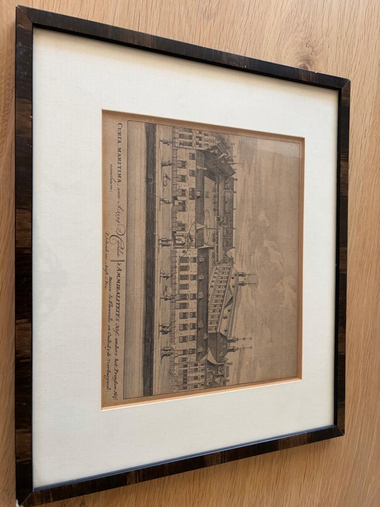 Historische Gravure: Het Admiraliteitshof, Amsterdam, Antiek en Kunst, Kunst | Etsen en Gravures, Ophalen, Ingelijst, Stadsgezicht
