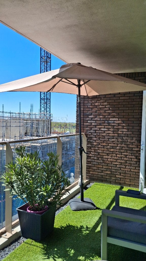 Balkonparasol incl parasol voet, Ophalen, Kantelbaar, 2 tot 3 meter, Zo goed als nieuw