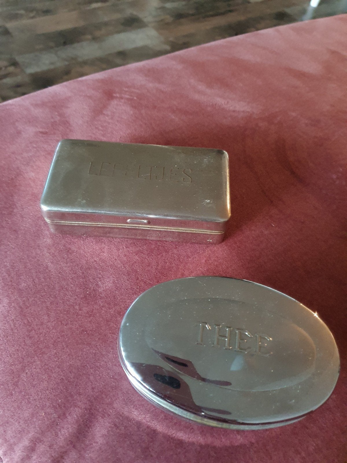 Oud Thee en Lepeltjes blikjes, Ophalen