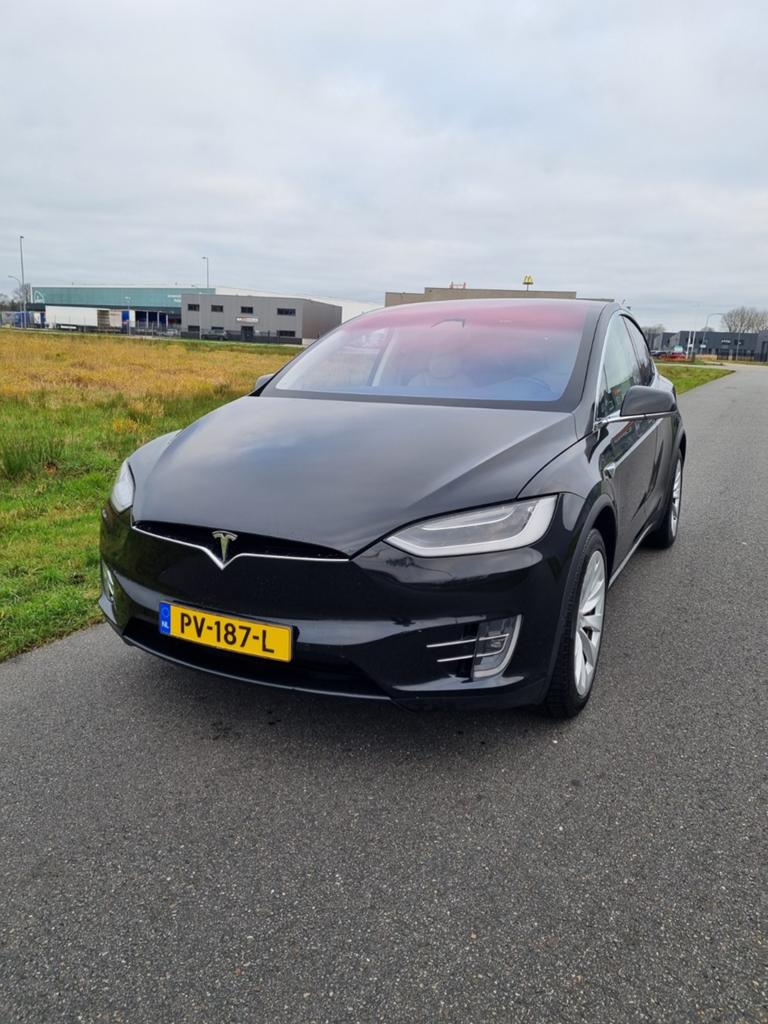 Tesla Model X 2017 Zwart, Cream bekleding, Auto's, Automaat, Model X, Beige, 124 €/maand