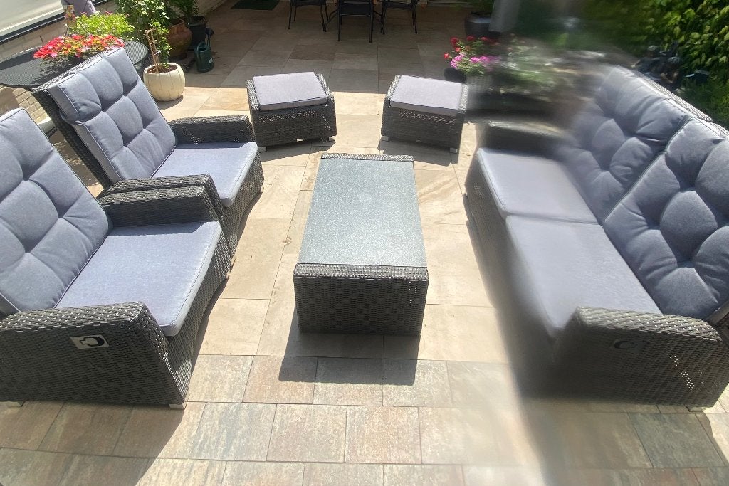 Loungeset: 2-zitsbank, 2 stoelen en 2 hockers en tafel., Tuin en Terras, Tuinsets en Loungesets, Ophalen, 4 zitplaatsen, Kunststof