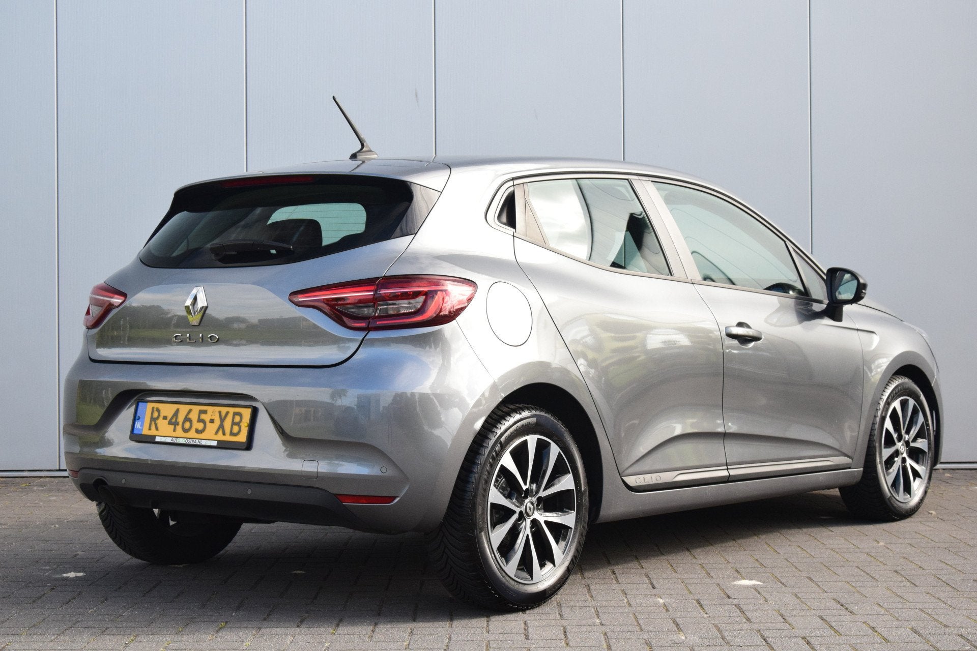 Renault Clio 1.0 TCe 90 Equilibre Keyless Carplay Ecc Cruise, Voorwielaandrijving, Dealer onderhouden, Gebruikt, 580 kg