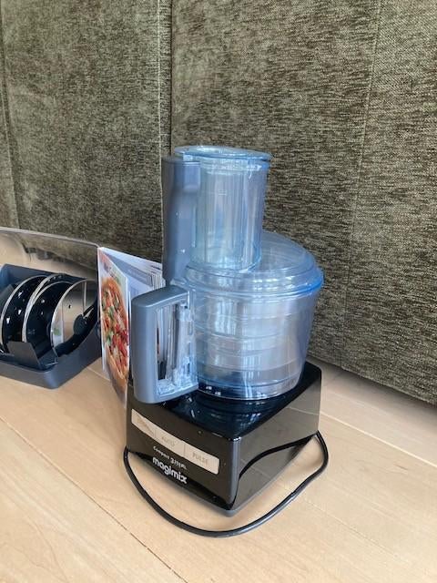Megamix foodprocessor multifunctioneel. Duurzaam. Frankrijk., Ophalen, Zo goed als nieuw, 3 snelheden of meer