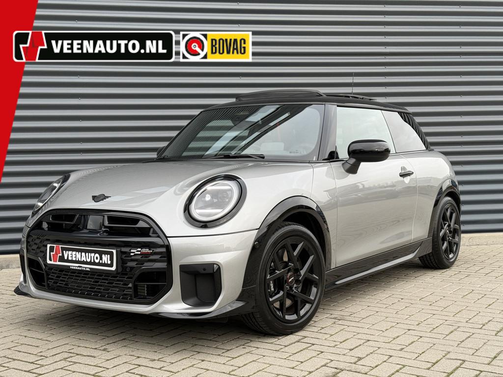 MINI Mini 1.5 Cooper C John Cooper Works (bj 2024), Auto's, Gebruikt, Zwart, 156 pk, 4 stoelen