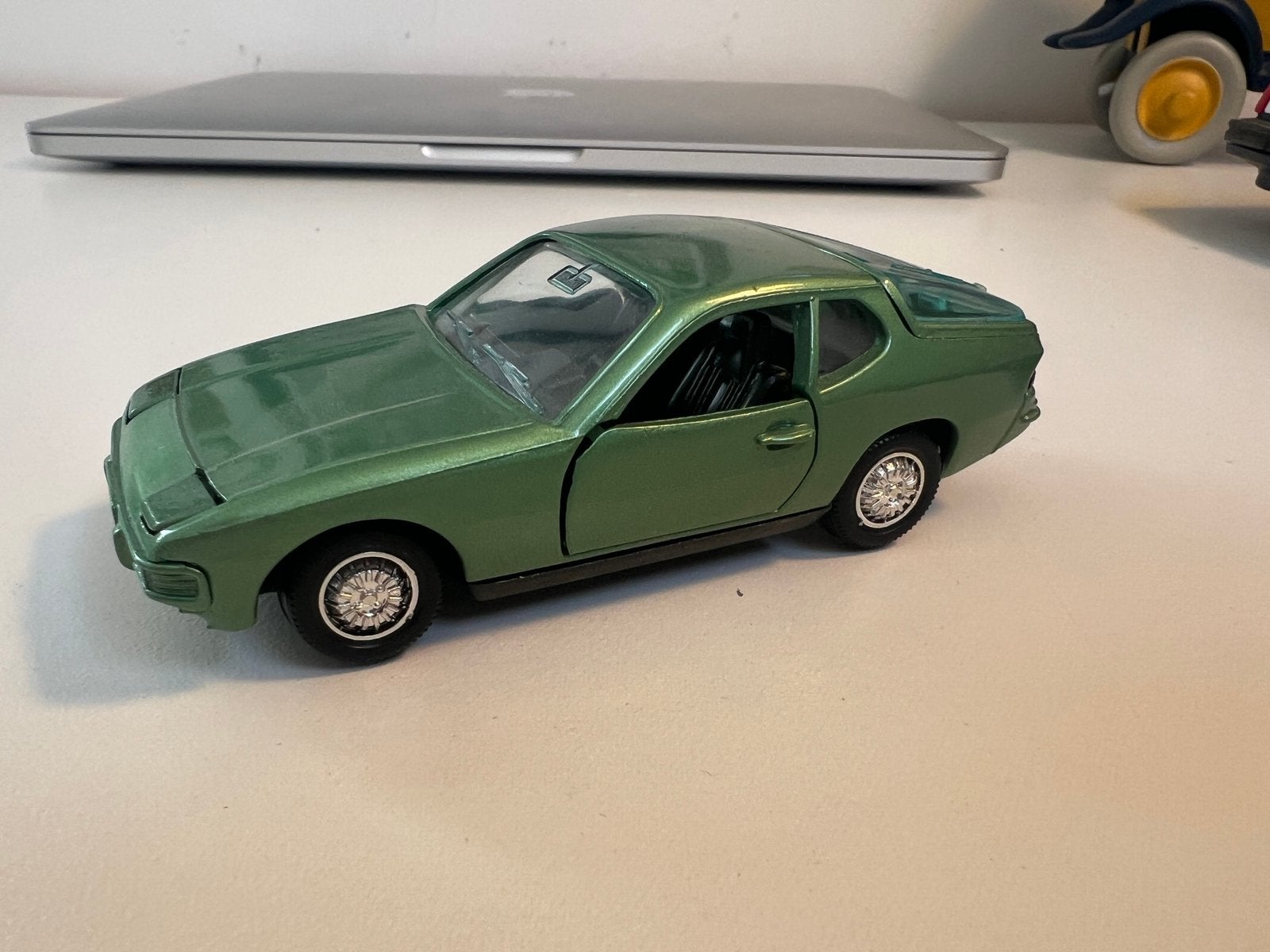 GAMA Mini Porsche 924 (892) in mooi groen, 1:43, Hobby en Vrije tijd, Modelauto's | 1:43, Ophalen of Verzenden, Gebruikt, Auto