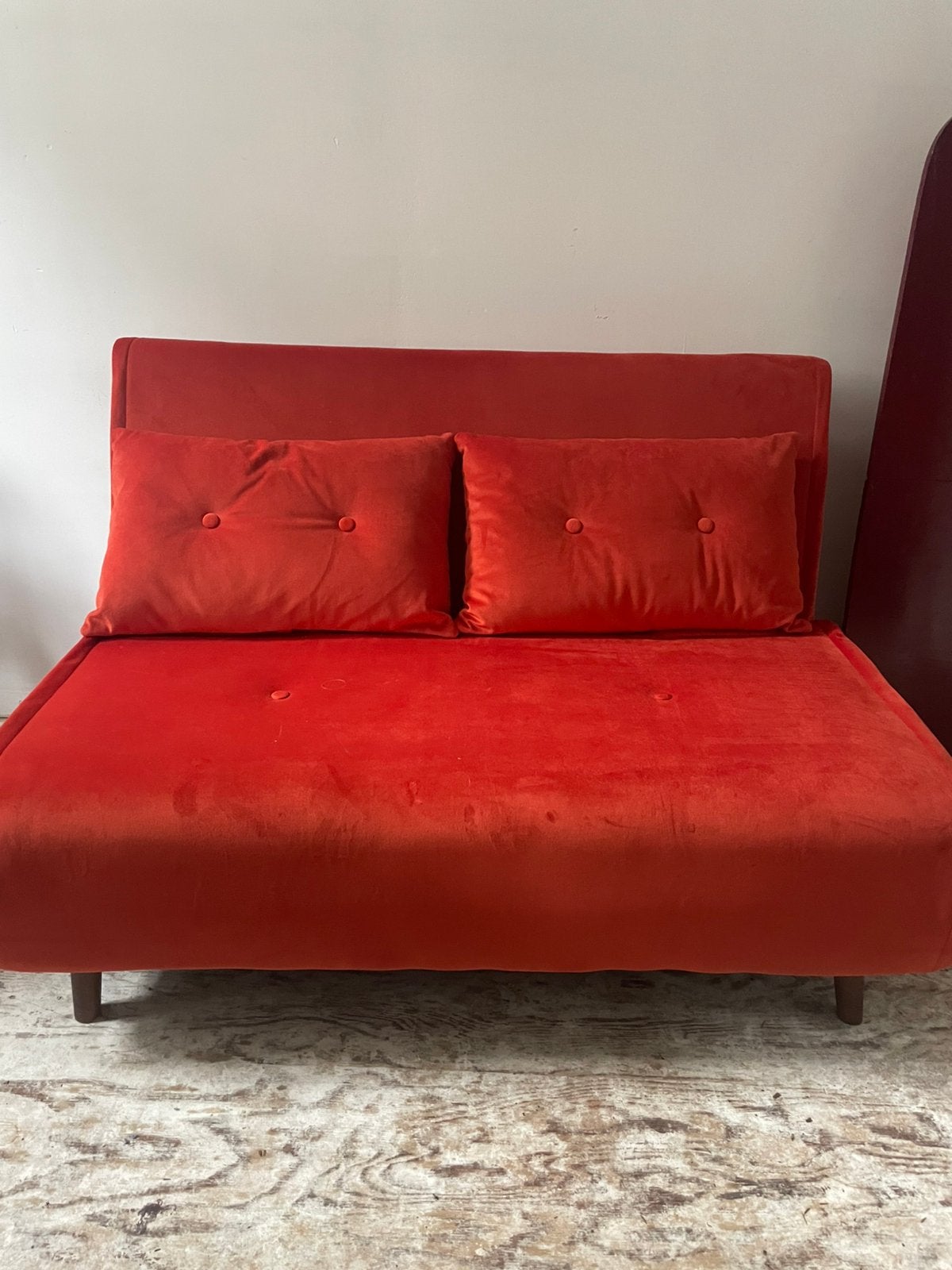 Oranjerode slaapbank in zeer goede staat, Ophalen, Zo goed als nieuw, Tweepersoons, 120 cm