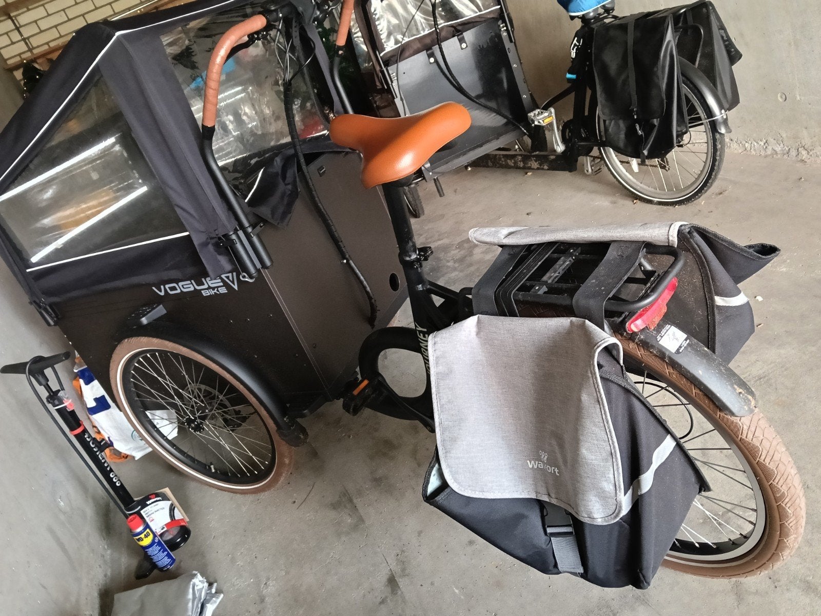 Vogue Journey E-bakfiets met huif en anti-stofkap, Fietsen en Brommers, 4 kinderen of meer, Gebruikt, Elektrisch, Schijfrem