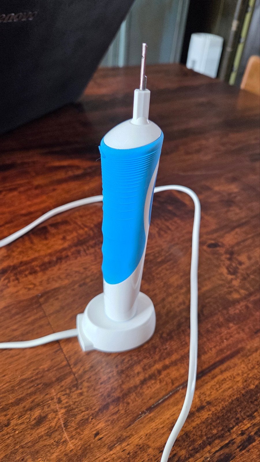 Oral-B Braun elektrische tandenborstel met oplader, Ophalen of Verzenden, Zo goed als nieuw, Mondverzorging
