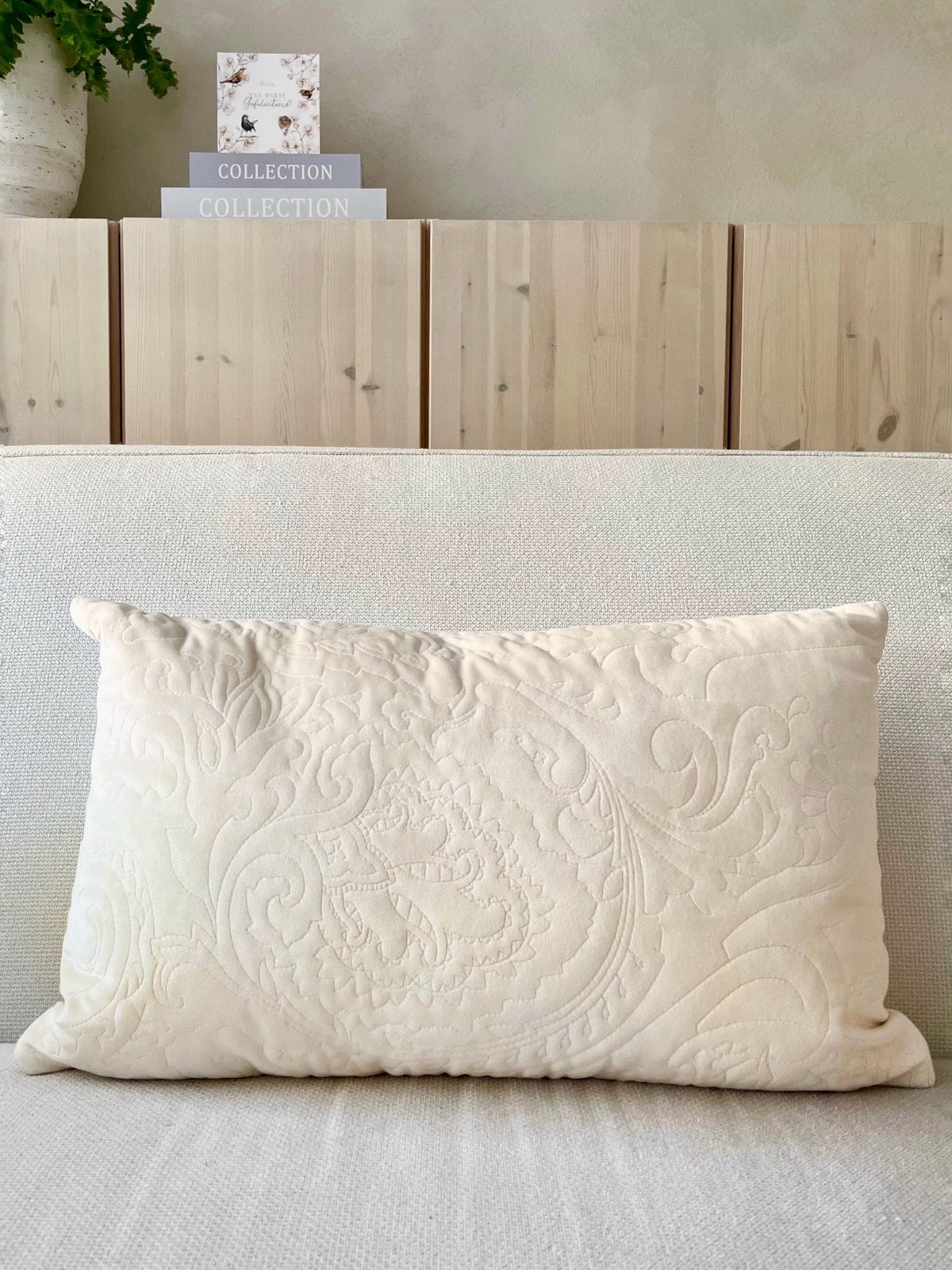 Chique Essenza reliëf sierkussen in crème velvet  30x50 cm, Overige kleuren, Nieuw, Ophalen of Verzenden, Sierkussen