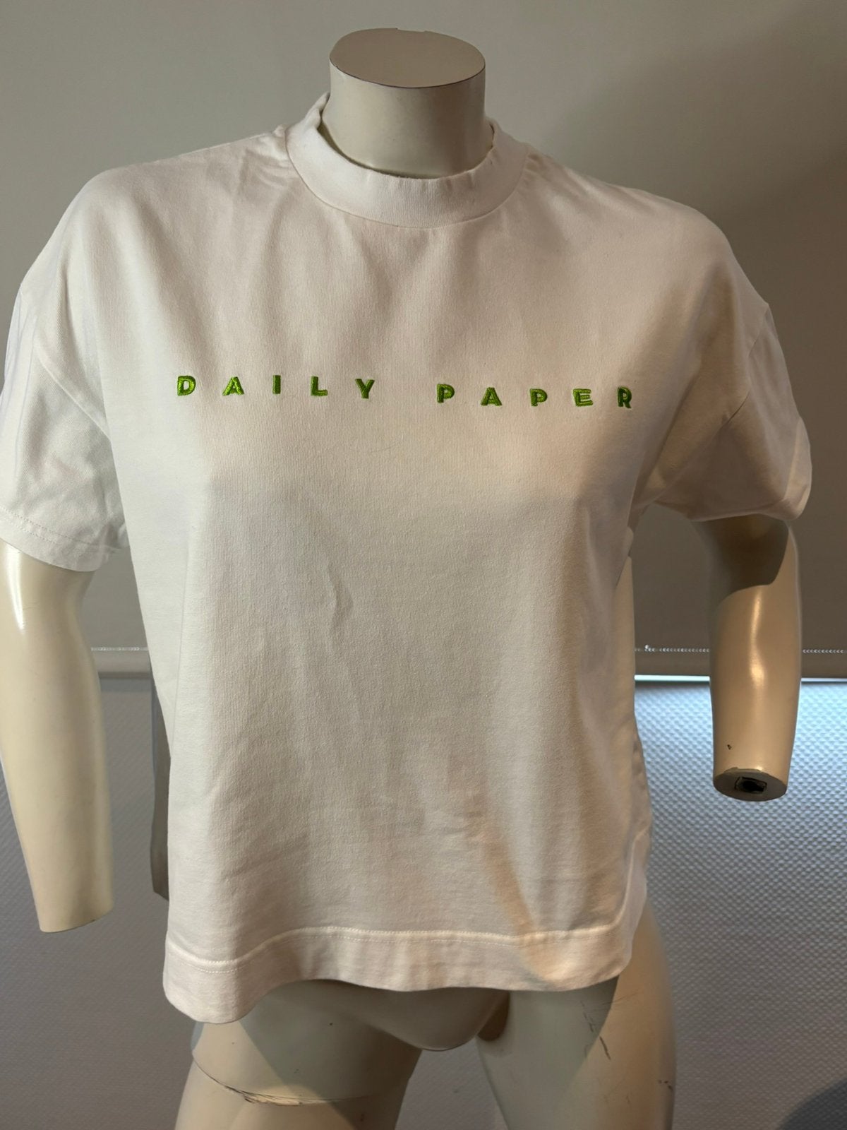 Daily paper shirt met groene letters xs, ., Wit, Ophalen of Verzenden, Zo goed als nieuw