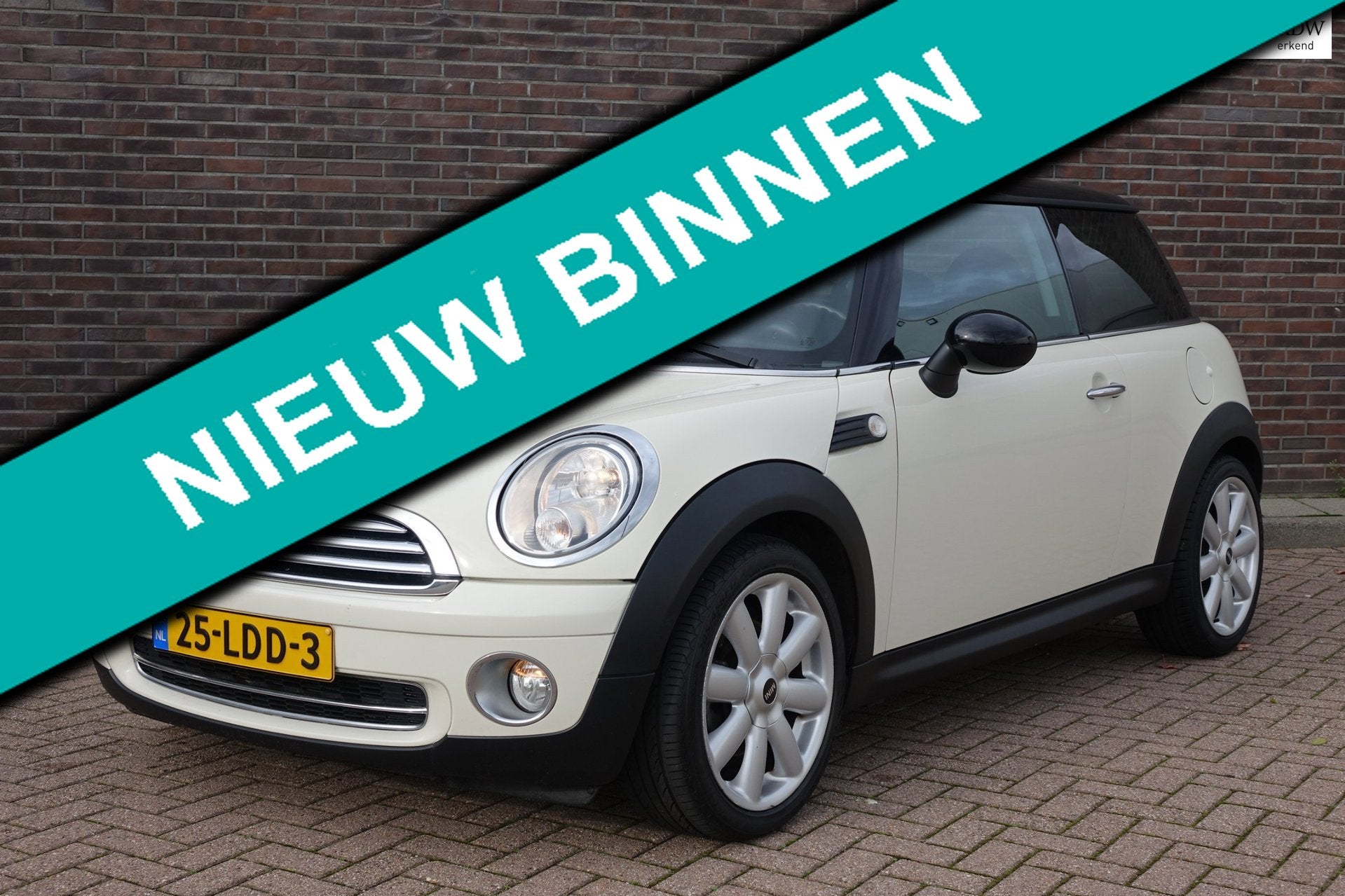 MINI 3-Deurs 1.6 Cooper Business Line, navi, creme wit, 17"v, Voorwielaandrijving, Gebruikt, 4 cilinders, 4 stoelen