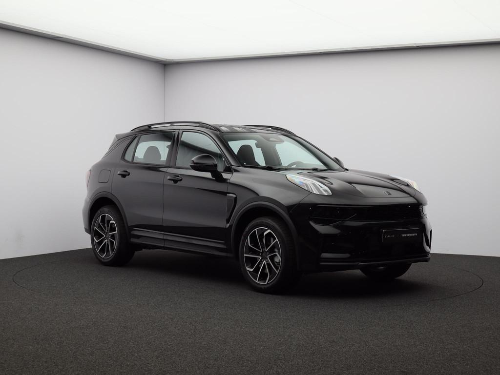 Lynk & Co 01 1.5 Core Demo voertuig, 1800 kg, Euro 6, 4 cilinders, Zwart