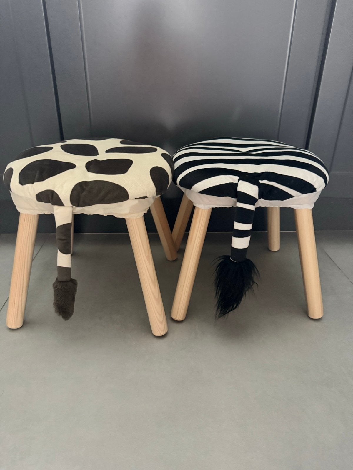 Leuke IKEA dieren krukjes - koe en zebra, Huis en Inrichting, Krukjes, Ophalen, Gebruikt, Hout