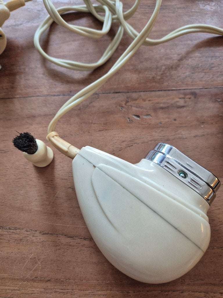 Oud scheerapparaat wit bakkeliet, Ophalen of Verzenden
