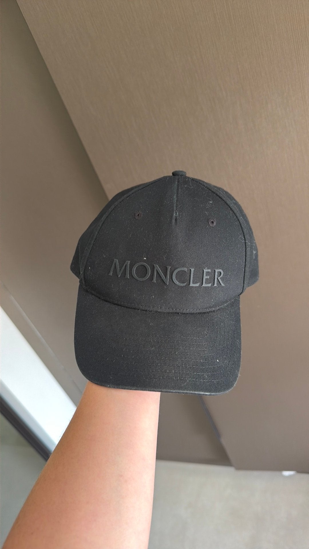 Moncler pet, Ophalen, Zo goed als nieuw