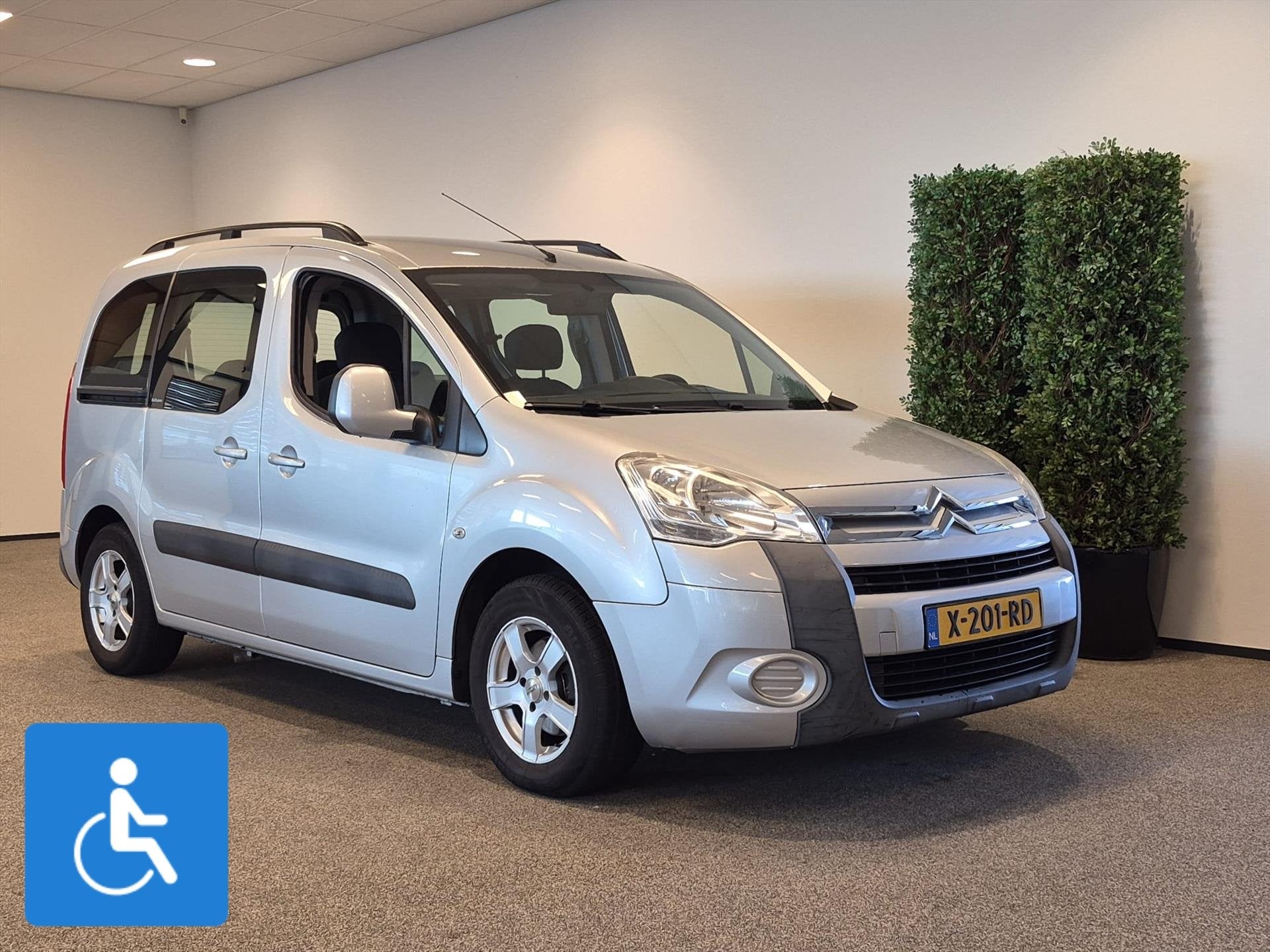 Citroen Berlingo Rolstoelauto 3+1 of 5+0 (airco), Voorwielaandrijving, Gebruikt, Handgeschakeld, Grijs