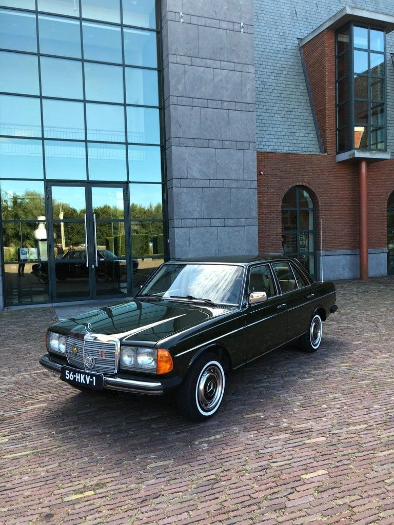 Donkergroene Mercedes Benz Type 200 2 ltr uit 1983 oldtimer, Auto's, Dacia, Particulier, Sandero, Radio, Trekhaak, Benzine, Euro 6
