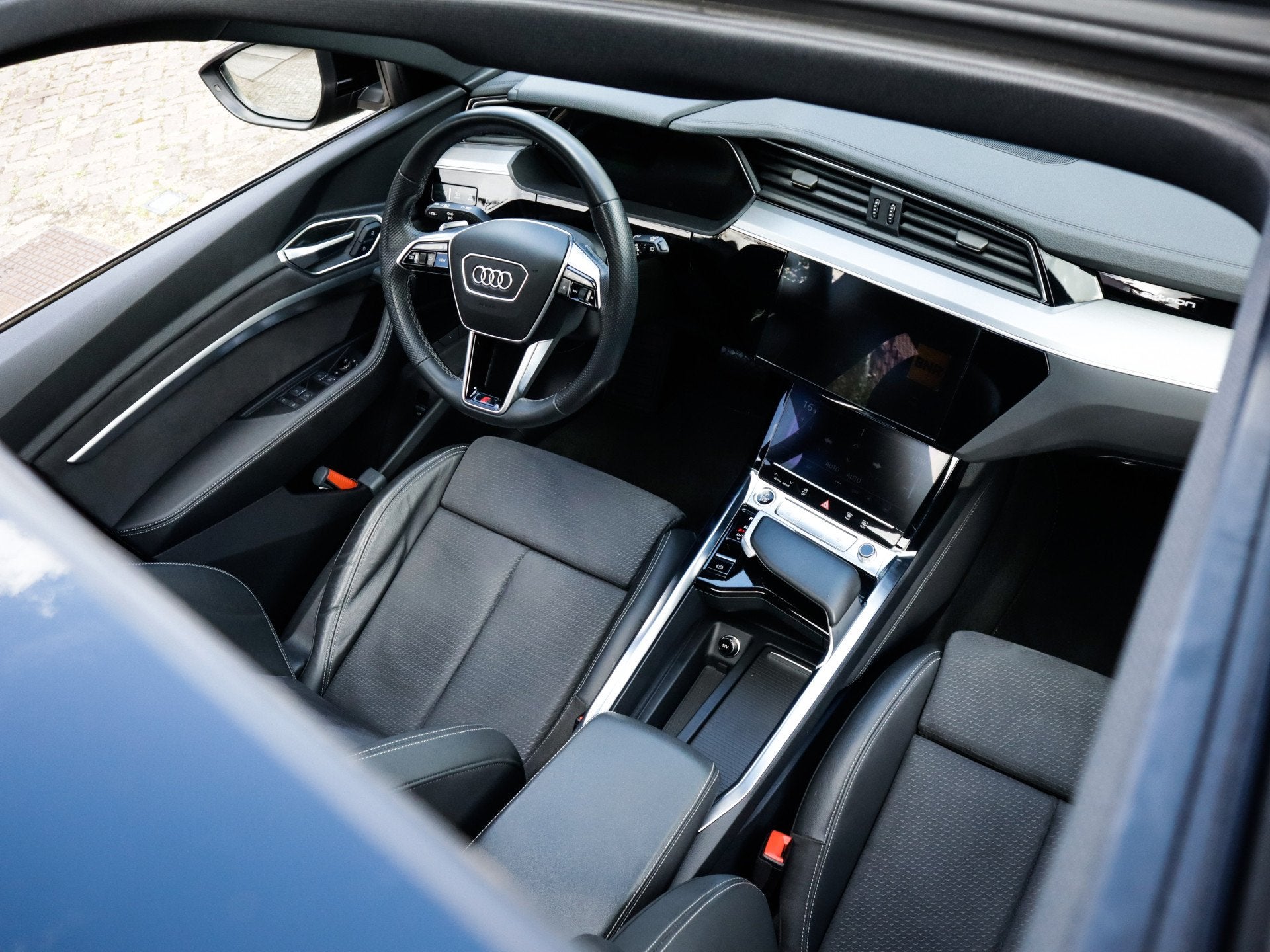 Audi e-tron 55 quattro S edition 95 kWh 1e-Eig. & Keurig-Ond, Automaat, Zwart, 95 kWh, Leder en Stof