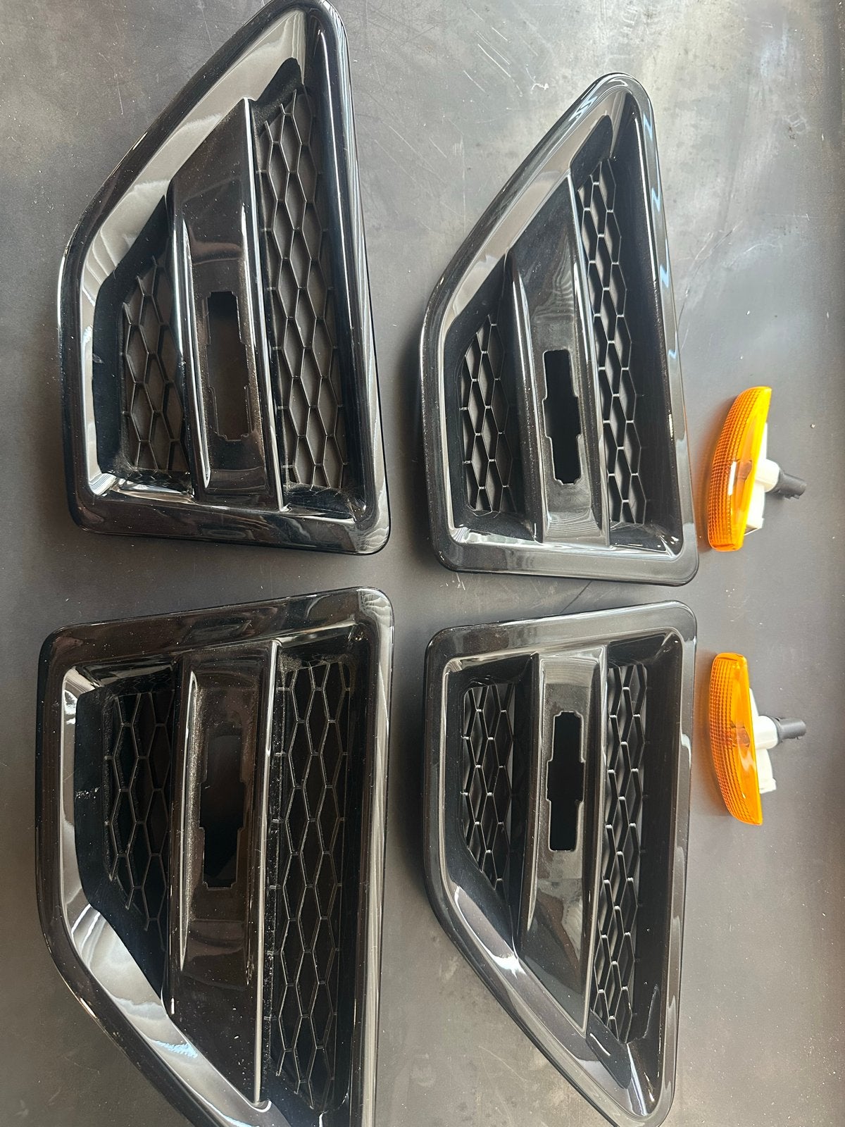 Side vents Chevrolet exepress Savana gmc, Auto-onderdelen, Carrosserie en Plaatwerk, Chevrolet, Voor, Nieuw, Ophalen of Verzenden