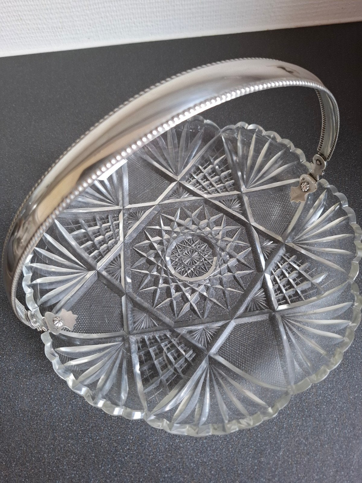 Antieke glazen schaal met zilveren handvat, Antiek en Kunst, Antiek | Schalen, Ophalen of Verzenden