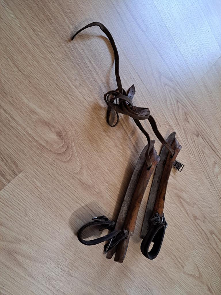 Schaatsen  antiek hout, Ophalen