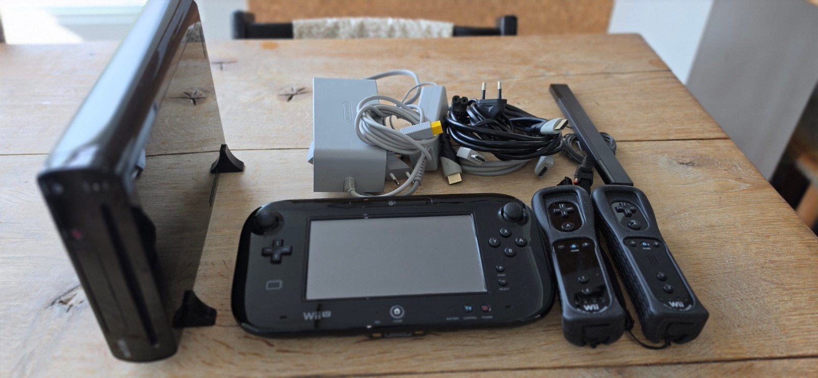 Nintendo Wii U Zwart met games en controllers, Ophalen of Verzenden, Zo goed als nieuw, Met 2 controllers, Met games