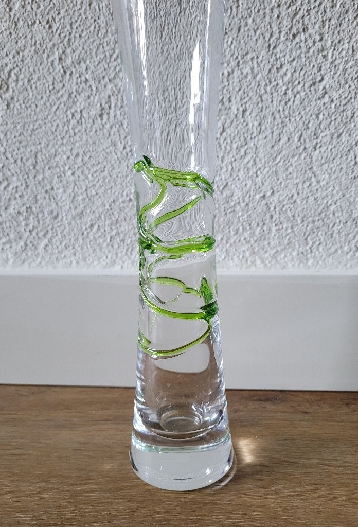 Smalle vaas Limited Edition blank met groene swirl, Ophalen of Verzenden